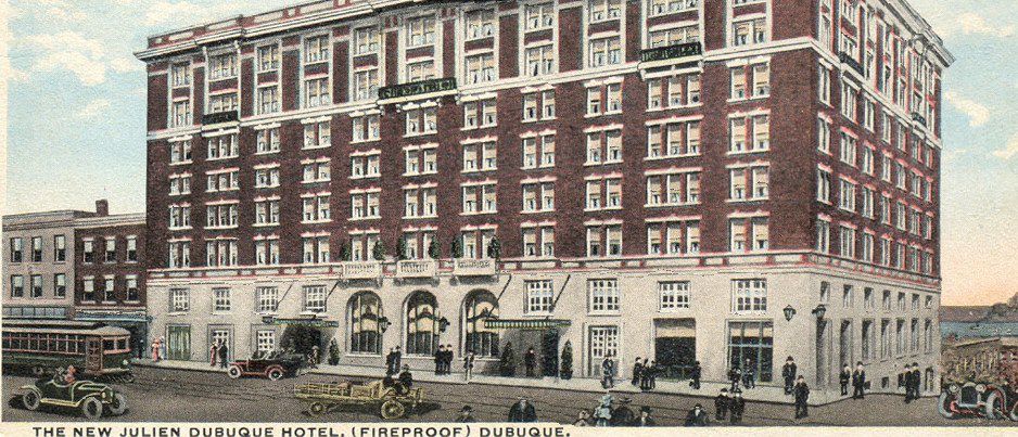 Postcard of Hotel Julien Dubuque from 1915